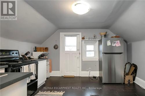 133 Park Row N, Hamilton, ON - Indoor Photo Showing Kitchen
