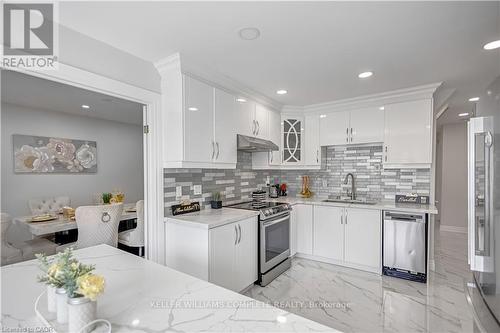 2 Robespierre Court, Hamilton, ON - Indoor Photo Showing Kitchen With Upgraded Kitchen