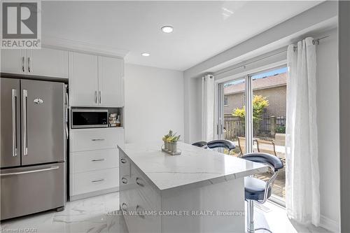 2 Robespierre Court, Hamilton, ON - Indoor Photo Showing Kitchen