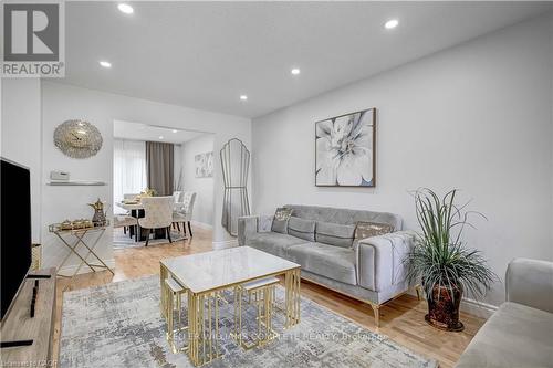 2 Robespierre Court, Hamilton, ON - Indoor Photo Showing Living Room