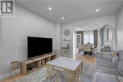 2 Robespierre Court, Hamilton, ON - Indoor Photo Showing Living Room
