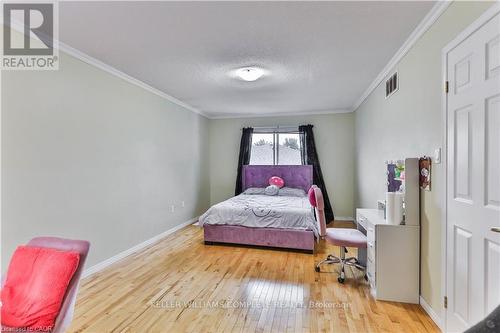 2 Robespierre Court, Hamilton, ON - Indoor Photo Showing Bedroom