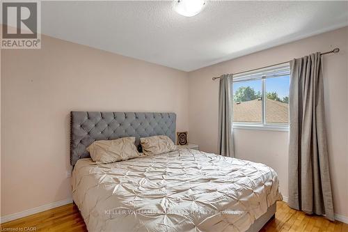 2 Robespierre Court, Hamilton, ON - Indoor Photo Showing Bedroom
