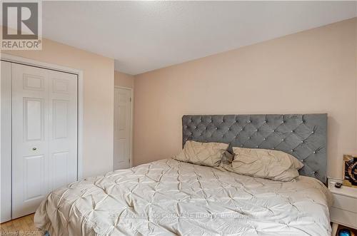 2 Robespierre Court, Hamilton, ON - Indoor Photo Showing Bedroom