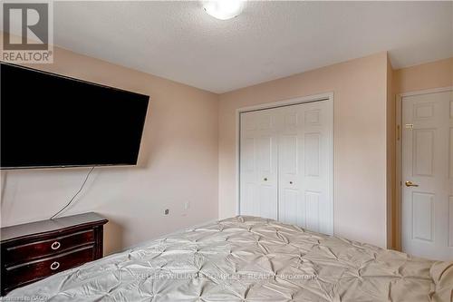 2 Robespierre Court, Hamilton, ON - Indoor Photo Showing Bedroom
