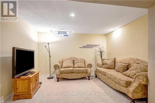 2 Robespierre Court, Hamilton, ON - Indoor