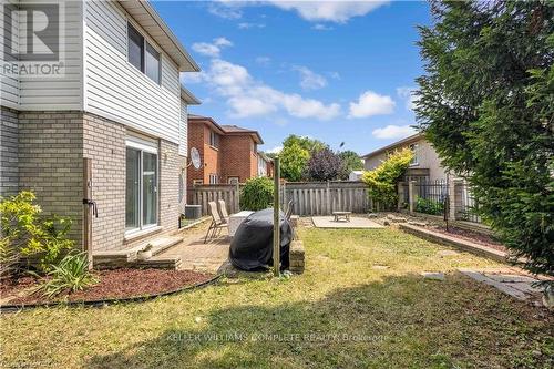 2 Robespierre Court, Hamilton, ON - Outdoor