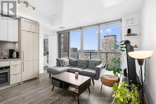 4209 - 115 Blue Jays Way, Toronto, ON - Indoor Photo Showing Living Room