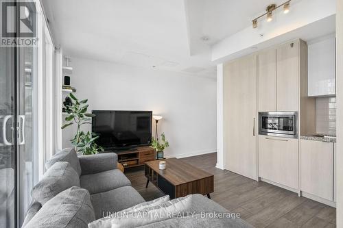 4209 - 115 Blue Jays Way, Toronto, ON - Indoor Photo Showing Living Room
