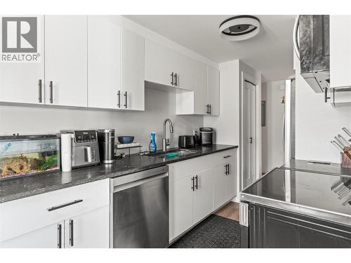 4101 Alexis Park Drive Unit# 103, Vernon, BC - Indoor Photo Showing Kitchen