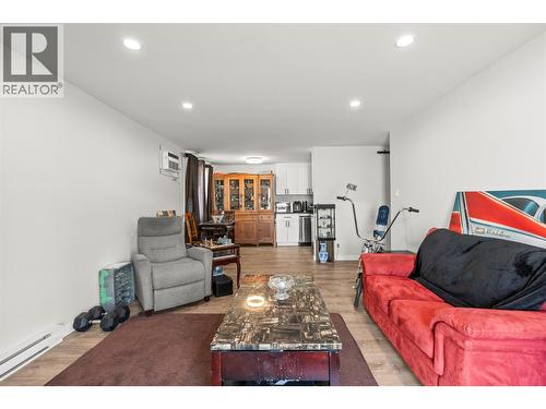 4101 Alexis Park Drive Unit# 103, Vernon, BC - Indoor Photo Showing Living Room