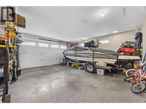 921 Mt Griffin Road Lot# 031-034-98, Vernon, BC - Indoor Photo Showing Garage