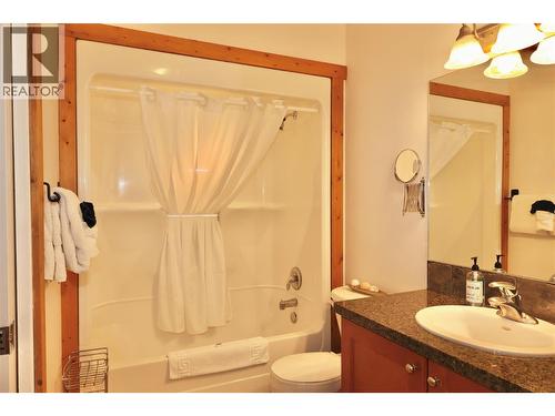 5401 Lakeshore Drive Unit# 205, Osoyoos, BC - Indoor Photo Showing Bathroom