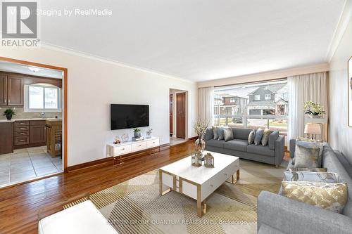126 Angelene Street, Mississauga, ON - Indoor Photo Showing Living Room
