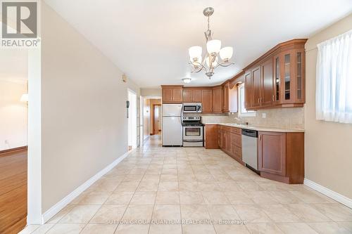 126 Angelene Street, Mississauga, ON - Indoor Photo Showing Kitchen