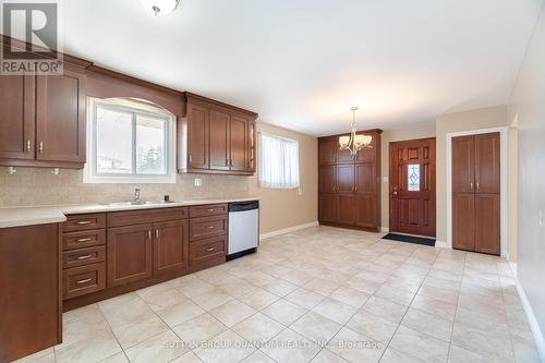 126 Angelene Street, Mississauga, ON - Indoor Photo Showing Kitchen