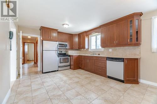 126 Angelene Street, Mississauga, ON - Indoor Photo Showing Kitchen