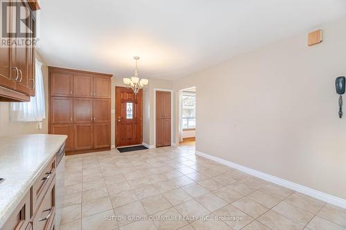 126 Angelene Street, Mississauga, ON - Indoor Photo Showing Kitchen