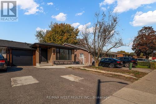 Lower - 152 Clarence Street, Brampton, ON - Outdoor