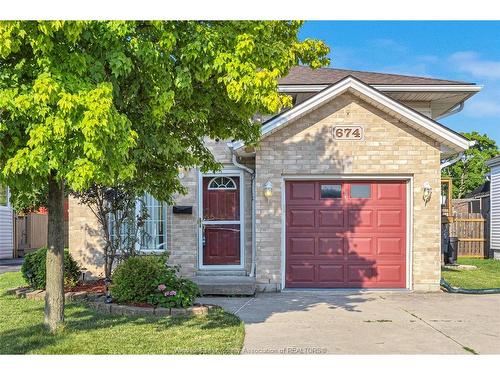 674 Labute, Tecumseh, ON 