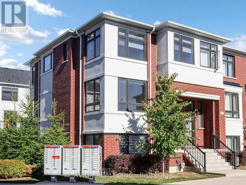 35 THOMAS ARMSTRONG LANE  Richmond Hill, ON L4C 5S6