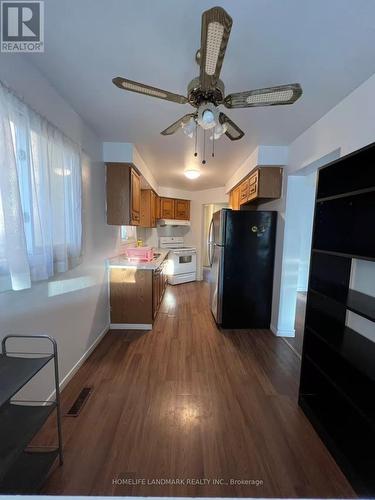 1016 Lucerne Crescent, Mississauga, ON - Indoor Photo Showing Kitchen