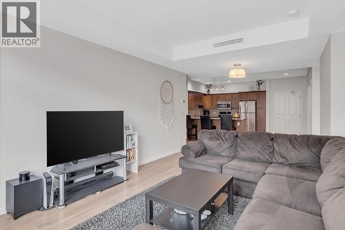 3832 Old Okanagan Highway Unit# 3305, West Kelowna, BC - Indoor Photo Showing Living Room