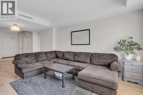 3832 Old Okanagan Highway Unit# 3305, West Kelowna, BC - Indoor Photo Showing Living Room