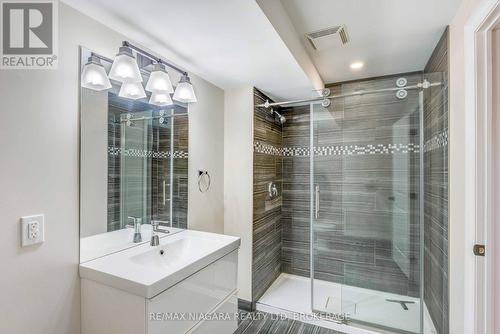 24 Emerald Common, St. Catharines (Lakeshore), ON - Indoor Photo Showing Bathroom