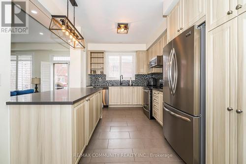 2057 Cliff Road, Mississauga, ON - Indoor Photo Showing Kitchen With Stainless Steel Kitchen With Upgraded Kitchen