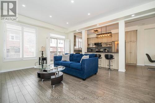 2057 Cliff Road, Mississauga, ON - Indoor Photo Showing Living Room