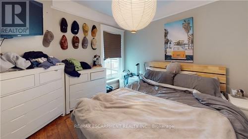 62 Barnesdale Avenue S, Hamilton, ON - Indoor Photo Showing Bedroom