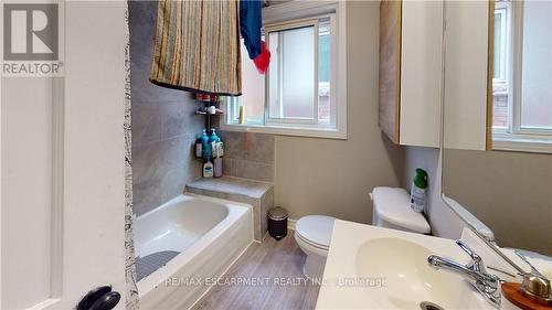 62 Barnesdale Avenue S, Hamilton, ON - Indoor Photo Showing Bathroom