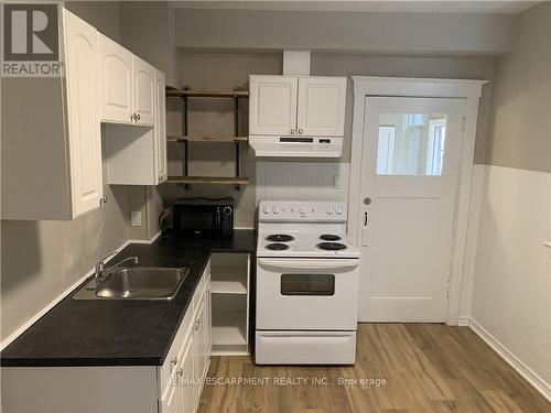 62 Barnesdale Avenue S, Hamilton, ON - Indoor Photo Showing Kitchen