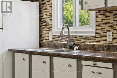 1036 Vista Barrett Private, Ottawa, ON - Indoor Photo Showing Kitchen With Double Sink