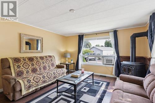 1036 Vista Barrett Private, Ottawa, ON - Indoor Photo Showing Living Room