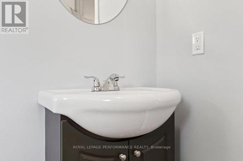 1036 Vista Barrett Private, Ottawa, ON - Indoor Photo Showing Bathroom