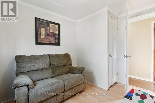 1036 Vista Barrett Private, Ottawa, ON - Indoor Photo Showing Living Room