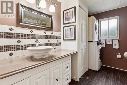 1036 Vista Barrett Private, Ottawa, ON - Indoor Photo Showing Bathroom