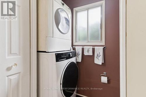 1036 Vista Barrett Private, Ottawa, ON - Indoor Photo Showing Laundry Room