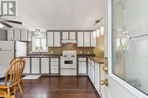 1036 Vista Barrett Private, Ottawa, ON - Indoor Photo Showing Kitchen