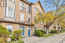 11 - 210 MANITOBA STREET  Toronto, ON M8Y 4G7