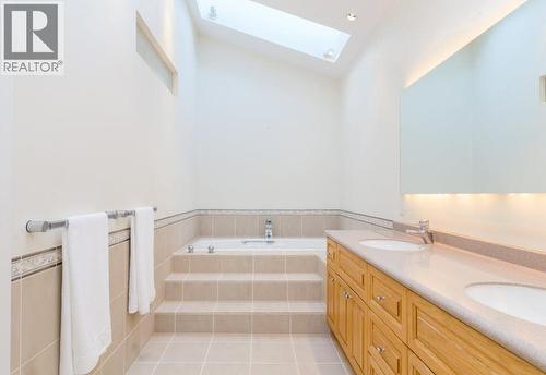 1159 Eyremount Drive, West Vancouver, BC - Indoor Photo Showing Bathroom