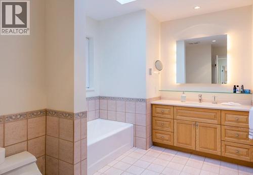1159 Eyremount Drive, West Vancouver, BC - Indoor Photo Showing Bathroom