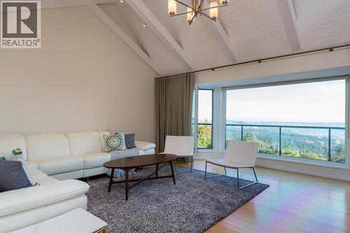1159 Eyremount Drive, West Vancouver, BC - Indoor Photo Showing Living Room