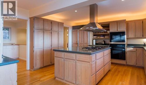 1159 Eyremount Drive, West Vancouver, BC - Indoor Photo Showing Kitchen