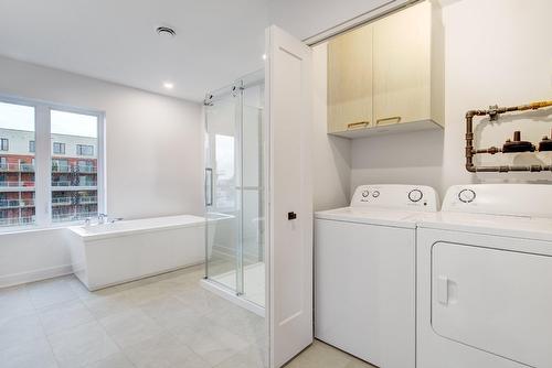 Salle de lavage - 204-210 Rue St-Paul, Saint-Jean-Sur-Richelieu, QC - Indoor Photo Showing Laundry Room