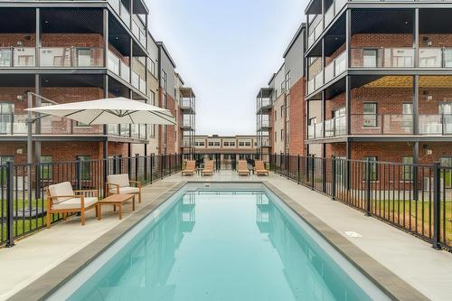 Piscine - 204-210 Rue St-Paul, Saint-Jean-Sur-Richelieu, QC - Outdoor With In Ground Pool With Exterior