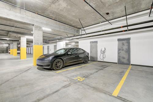 Garage - 204-210 Rue St-Paul, Saint-Jean-Sur-Richelieu, QC - Indoor Photo Showing Garage