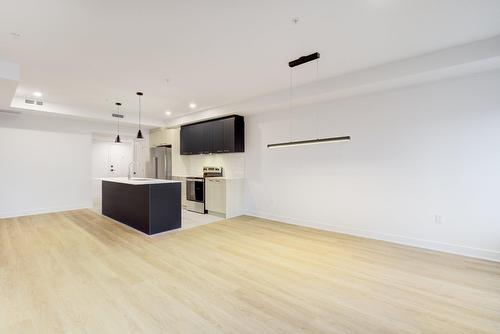 Vue d'ensemble - 204-210 Rue St-Paul, Saint-Jean-Sur-Richelieu, QC - Indoor Photo Showing Kitchen